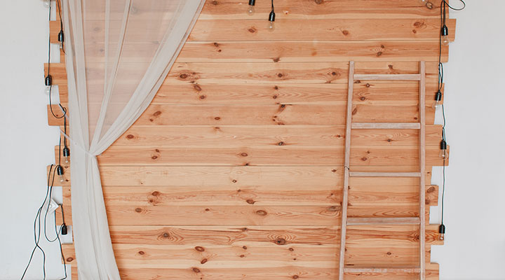 Paredes con palets de madera: creatividad, estilo y ahorro en un solo proyecto
